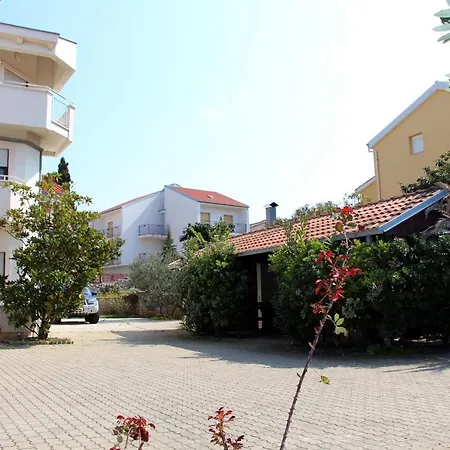 公寓 Amado/lozic 扎达尔