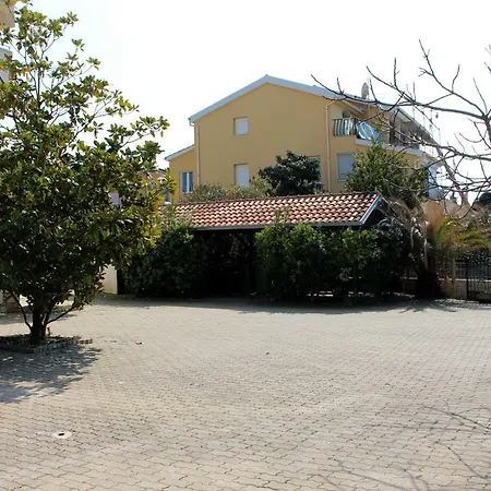 Amado/lozic Apartamento Zadar